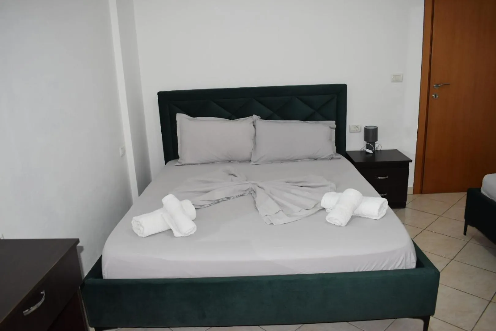 Vila Llaka Himare Hotel